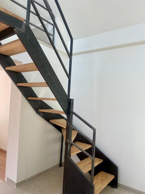 Escalier suspendu